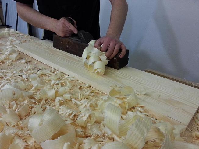 how-to-make-wood-shavings-using-a-wooden-jack-by-hand